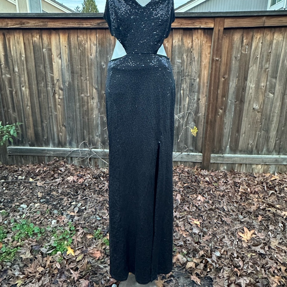 Sizzling Hot Formal Gown - Picture 4 of 12